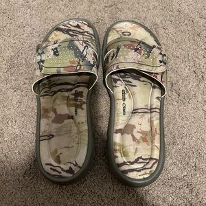 Under armour slides
